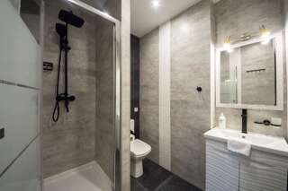 Апартаменты Modern Apartments on Baseina near Arena City Киев Апартаменты с балконом-6